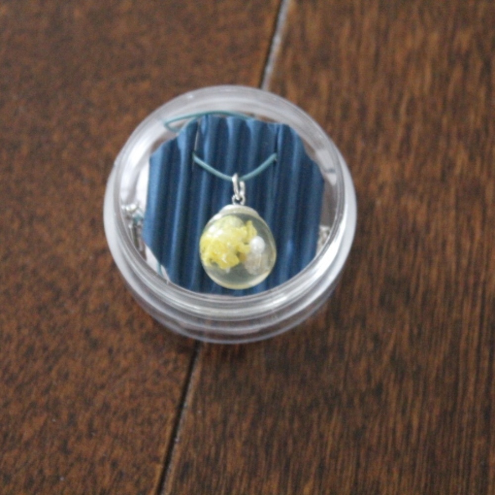 Flower necklace